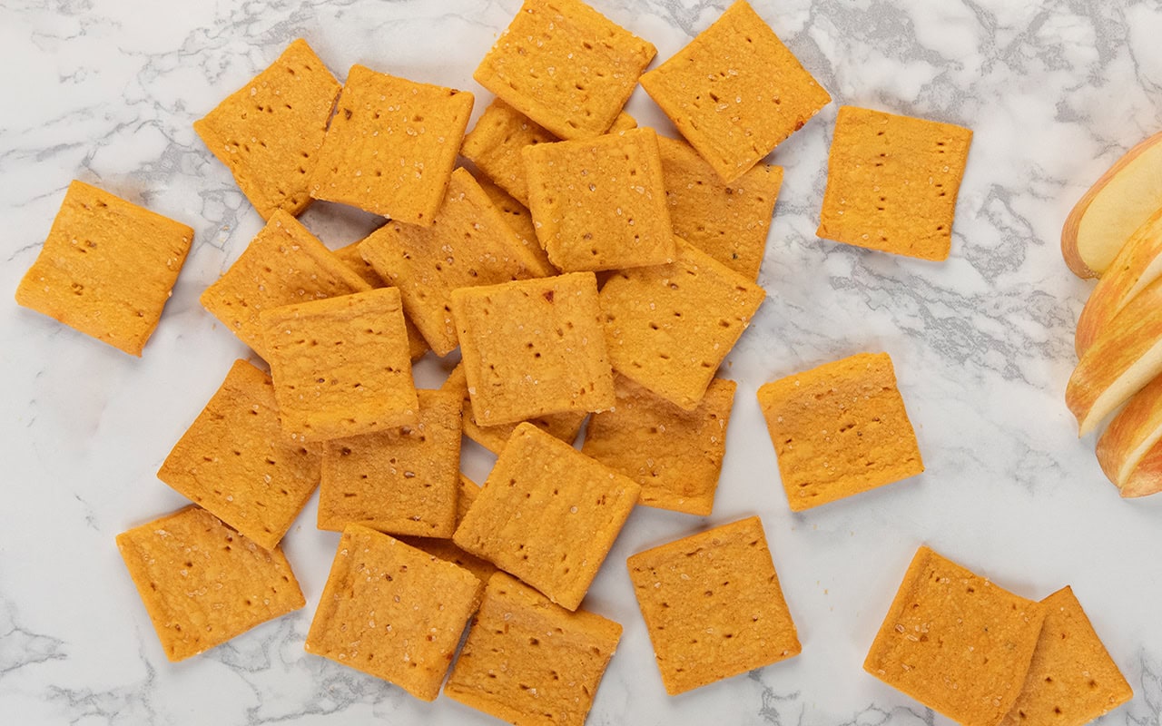 GF Serious Cheddar Crackers Unpackaged